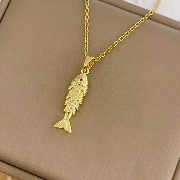 Gold Fish Pendant Necklace - Picture 3 of 6